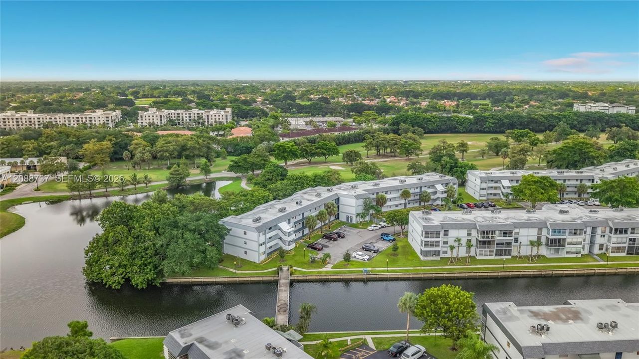 На продажу: $159,900 (2 спален, 2 ванн, 1025 Квадратных фут)