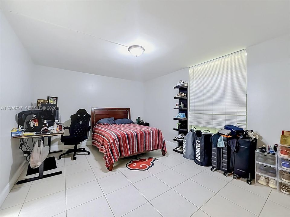 На продажу: $159,900 (2 спален, 2 ванн, 1025 Квадратных фут)