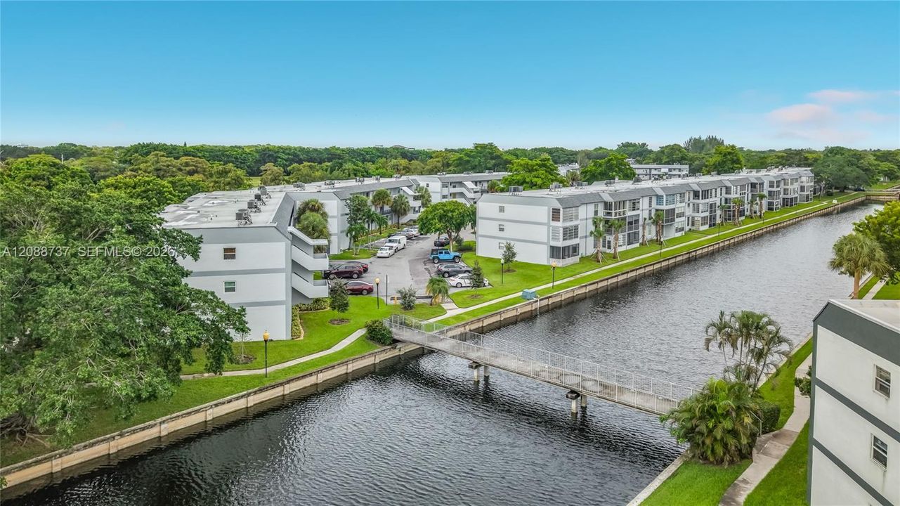 На продажу: $159,900 (2 спален, 2 ванн, 1025 Квадратных фут)