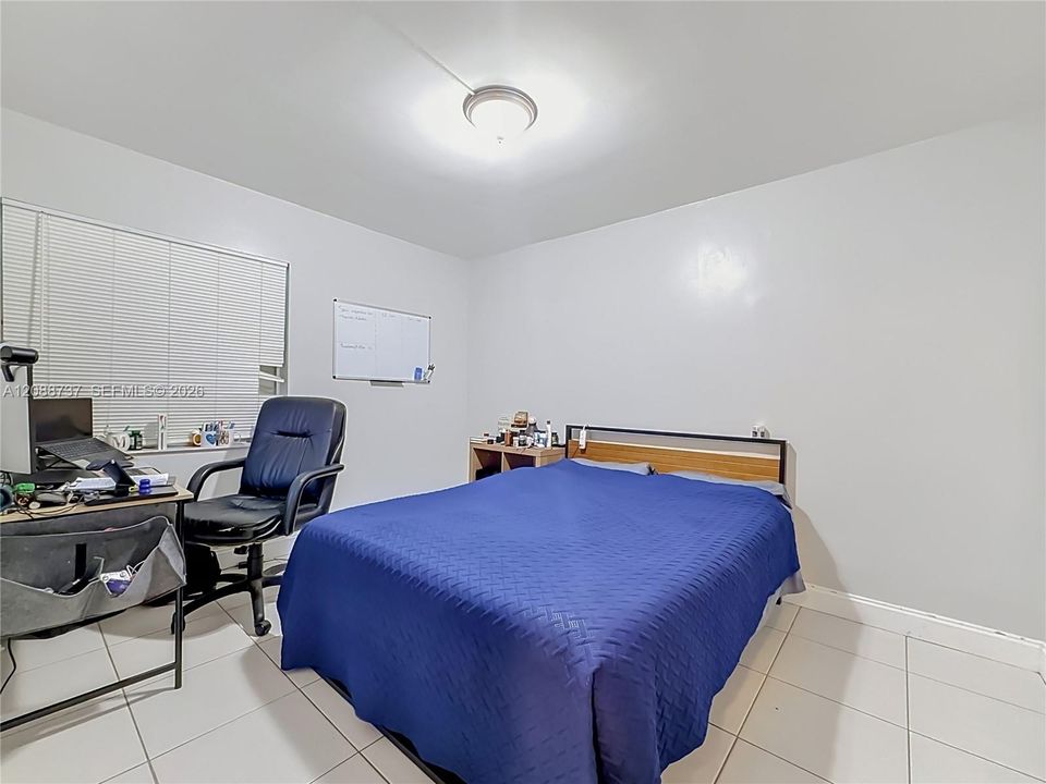 На продажу: $159,900 (2 спален, 2 ванн, 1025 Квадратных фут)