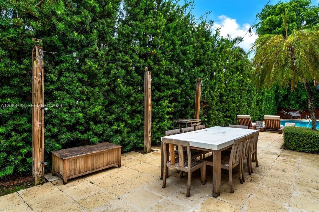 For Rent: $40,000 (4 beds, 4 baths, 4002 Square Feet)