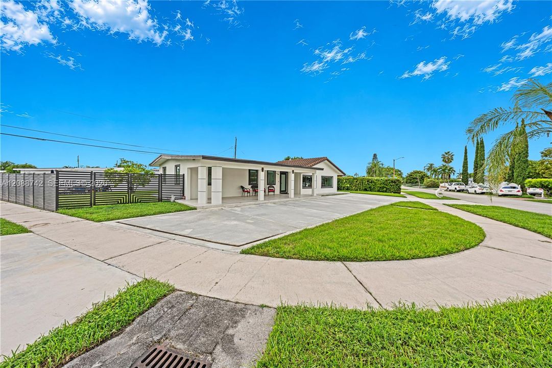 For Rent: $4,500 (4 beds, 2 baths, 1974 Square Feet)