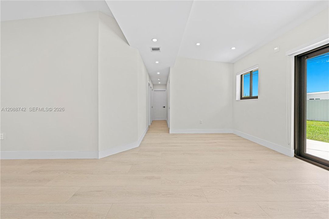 For Rent: $4,500 (4 beds, 2 baths, 1974 Square Feet)