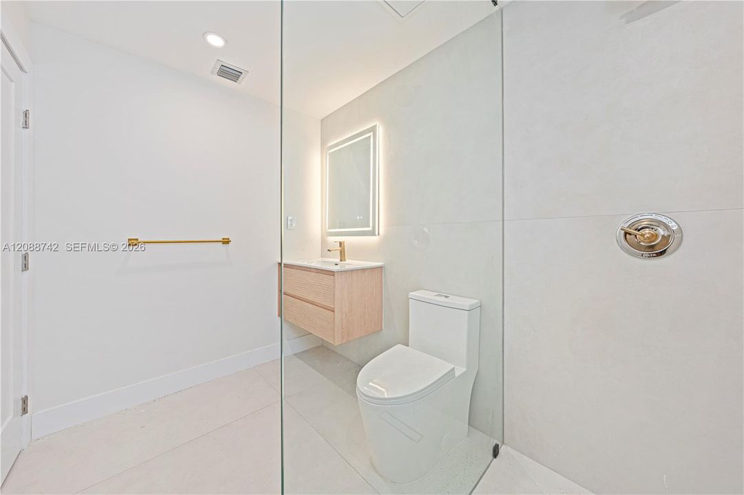 For Rent: $4,500 (4 beds, 2 baths, 1974 Square Feet)