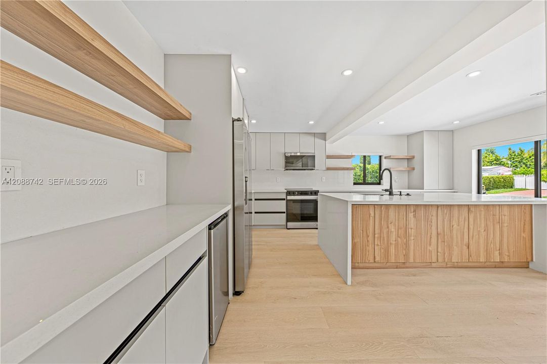 For Rent: $4,500 (4 beds, 2 baths, 1974 Square Feet)