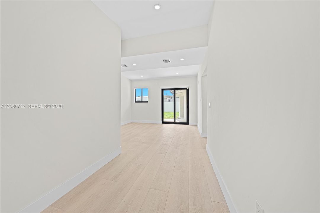 For Rent: $4,500 (4 beds, 2 baths, 1974 Square Feet)