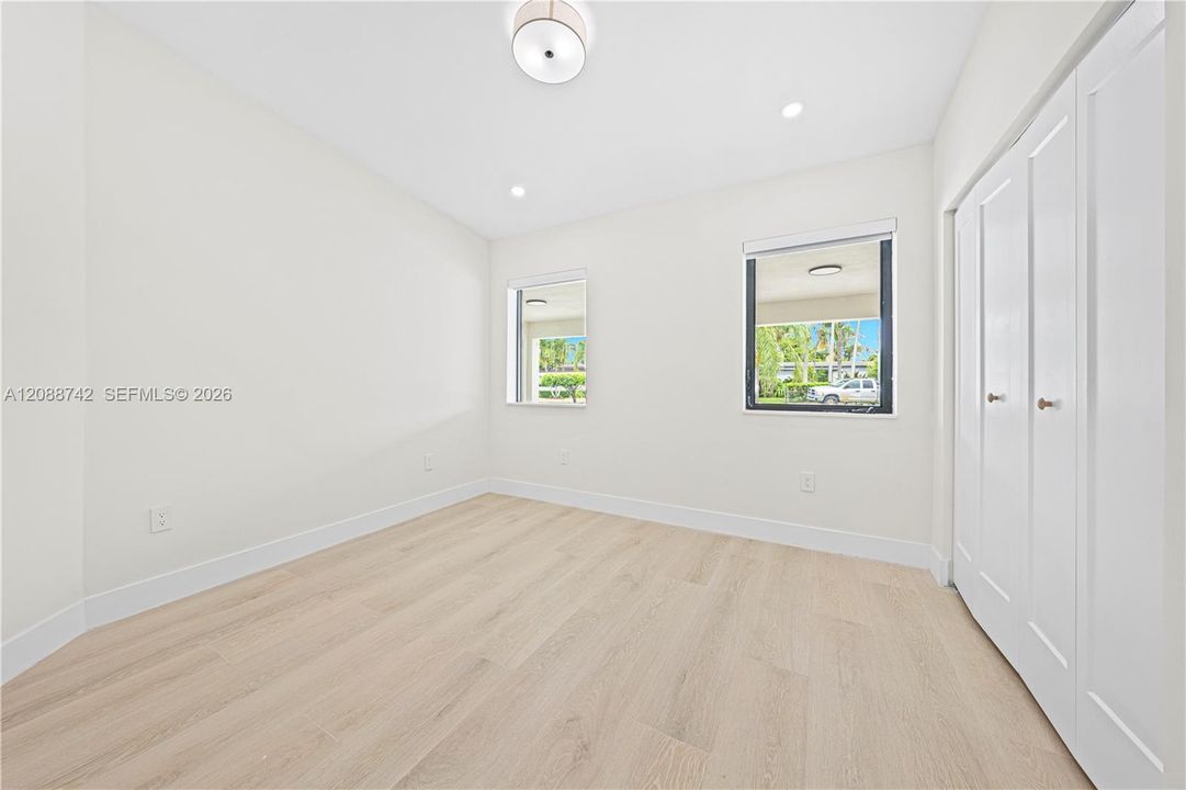 For Rent: $4,500 (4 beds, 2 baths, 1974 Square Feet)
