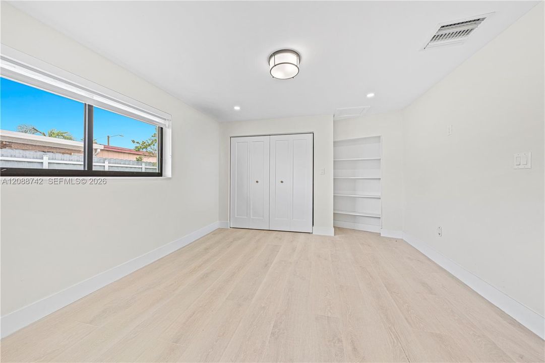 For Rent: $4,500 (4 beds, 2 baths, 1974 Square Feet)