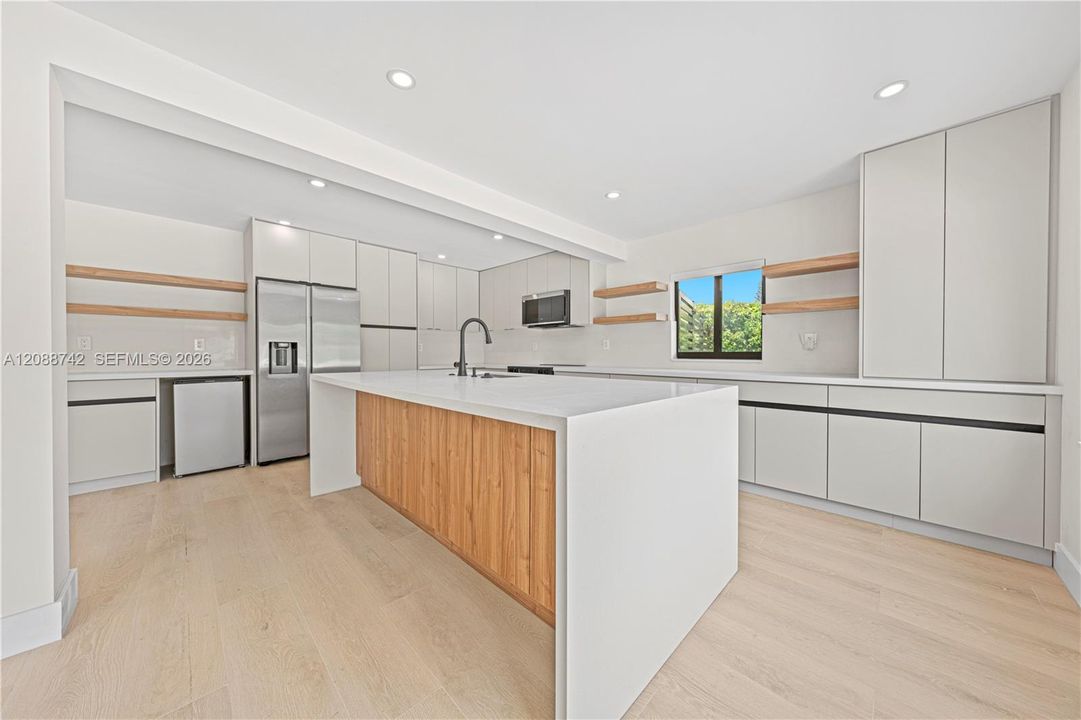 For Rent: $4,500 (4 beds, 2 baths, 1974 Square Feet)