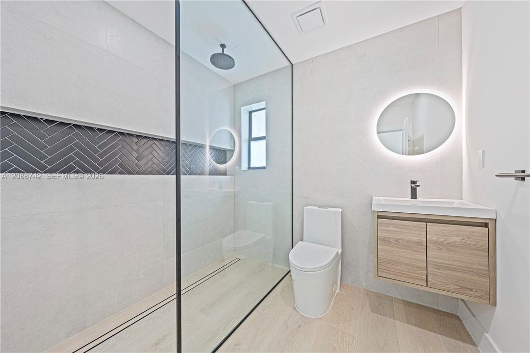 For Rent: $4,500 (4 beds, 2 baths, 1974 Square Feet)