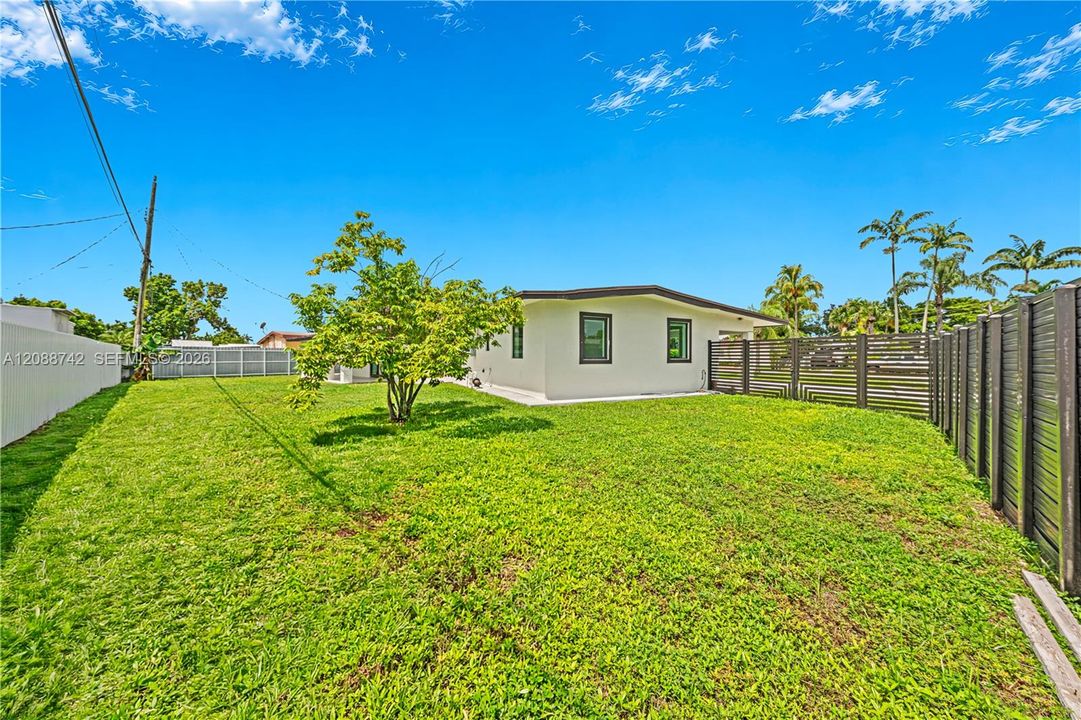For Rent: $4,500 (4 beds, 2 baths, 1974 Square Feet)