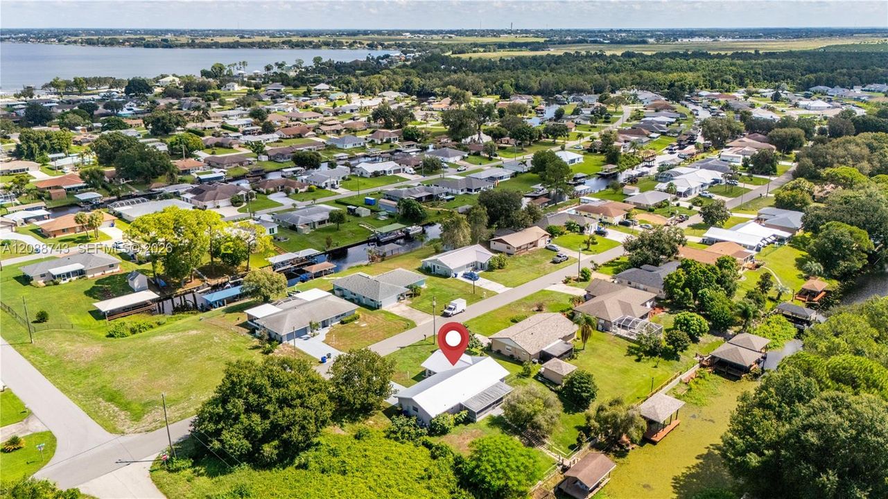 На продажу: $325,000 (3 спален, 2 ванн, 1408 Квадратных фут)