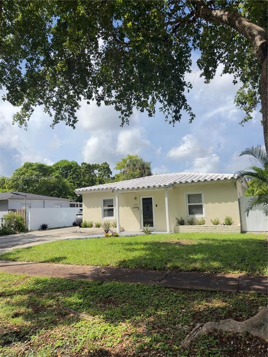 En Venta: $460,000 (2 camas, 1 baños, 825 Pies cuadrados)