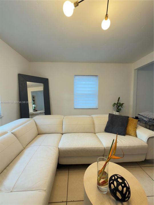 En Venta: $460,000 (2 camas, 1 baños, 825 Pies cuadrados)