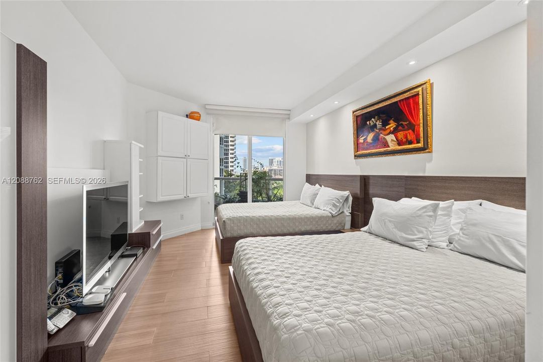 For Rent: $10,000 (3 beds, 2 baths, 2720 Square Feet)