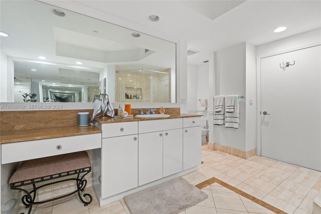 For Rent: $10,000 (3 beds, 2 baths, 2720 Square Feet)