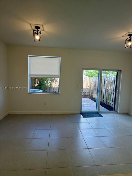 For Rent: $2,400 (3 beds, 2 baths, 1393 Square Feet)