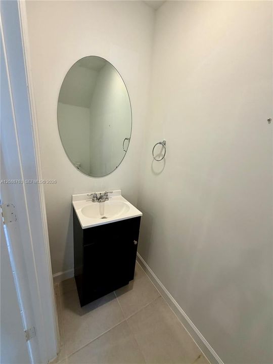 For Rent: $2,400 (3 beds, 2 baths, 1393 Square Feet)