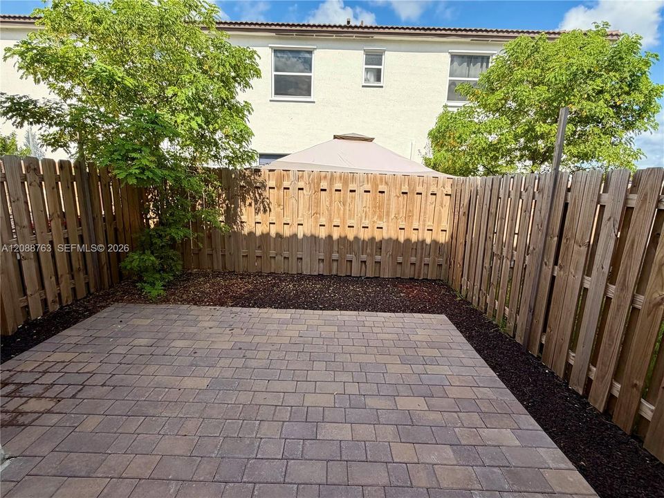 For Rent: $2,400 (3 beds, 2 baths, 1393 Square Feet)