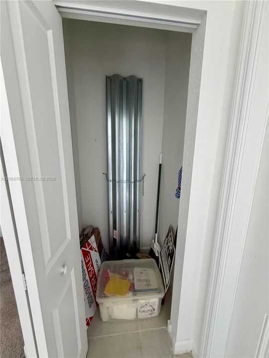 For Rent: $2,400 (3 beds, 2 baths, 1393 Square Feet)