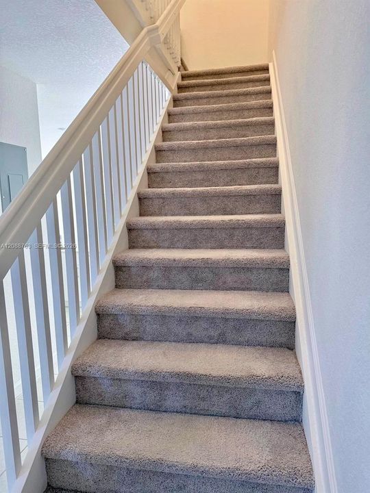 For Rent: $2,400 (3 beds, 2 baths, 1393 Square Feet)