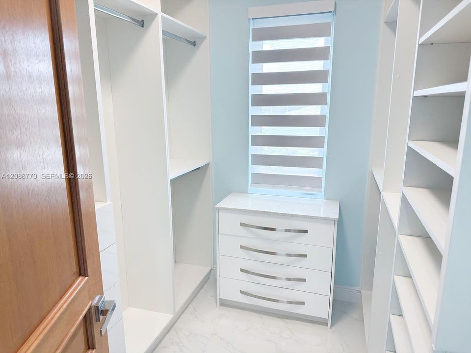 En Venta: $5,499,000 (6 camas, 5 baños, 4010 Pies cuadrados)