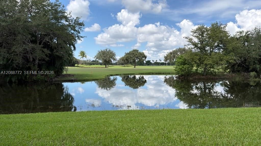 For Rent: $1,900 (1 beds, 1 baths, 743 Square Feet)