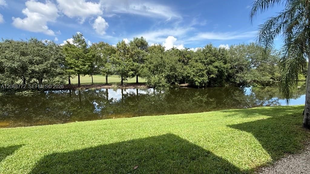 For Rent: $1,900 (1 beds, 1 baths, 743 Square Feet)