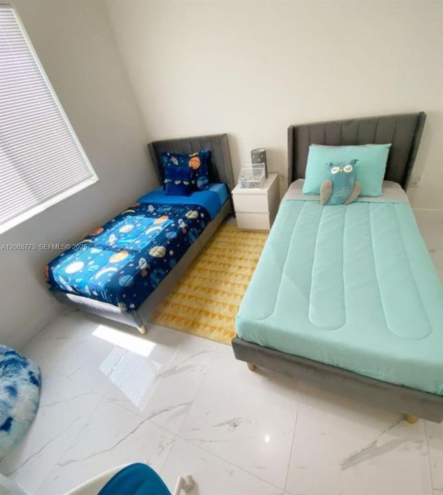 En Venta: $959,000 (4 camas, 3 baños, 2379 Pies cuadrados)