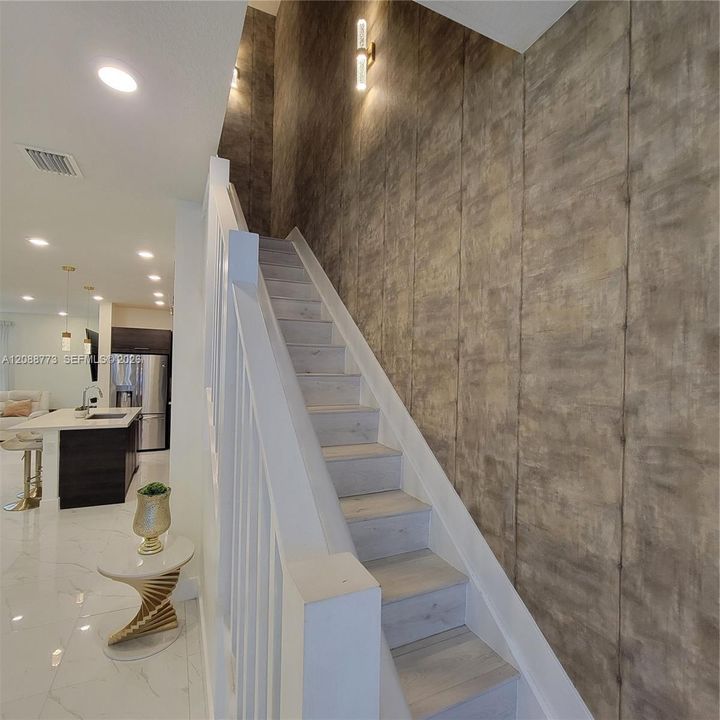 En Venta: $959,000 (4 camas, 3 baños, 2379 Pies cuadrados)