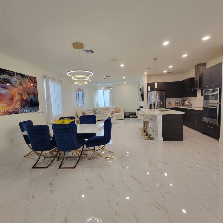 En Venta: $959,000 (4 camas, 3 baños, 2379 Pies cuadrados)