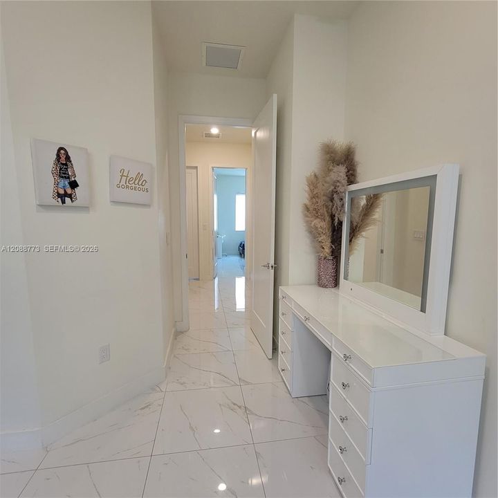 En Venta: $959,000 (4 camas, 3 baños, 2379 Pies cuadrados)