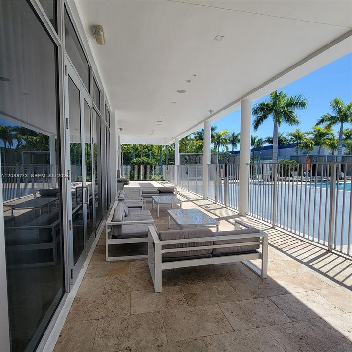 En Venta: $959,000 (4 camas, 3 baños, 2379 Pies cuadrados)