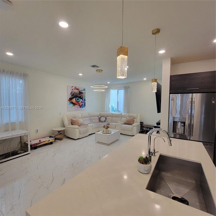 En Venta: $959,000 (4 camas, 3 baños, 2379 Pies cuadrados)