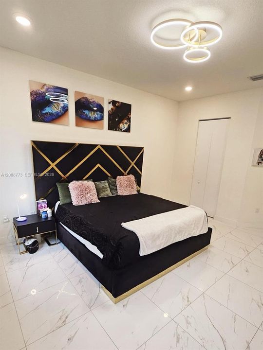 En Venta: $959,000 (4 camas, 3 baños, 2379 Pies cuadrados)