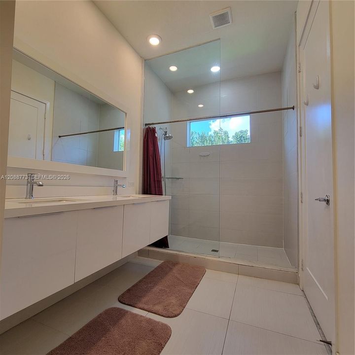 En Venta: $959,000 (4 camas, 3 baños, 2379 Pies cuadrados)