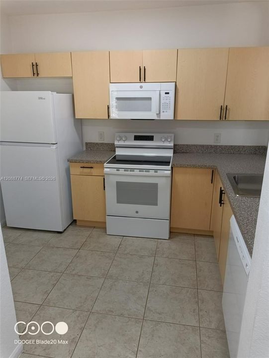 В аренду: $2,250 (3 спален, 2 ванн, 999 Квадратных фут)