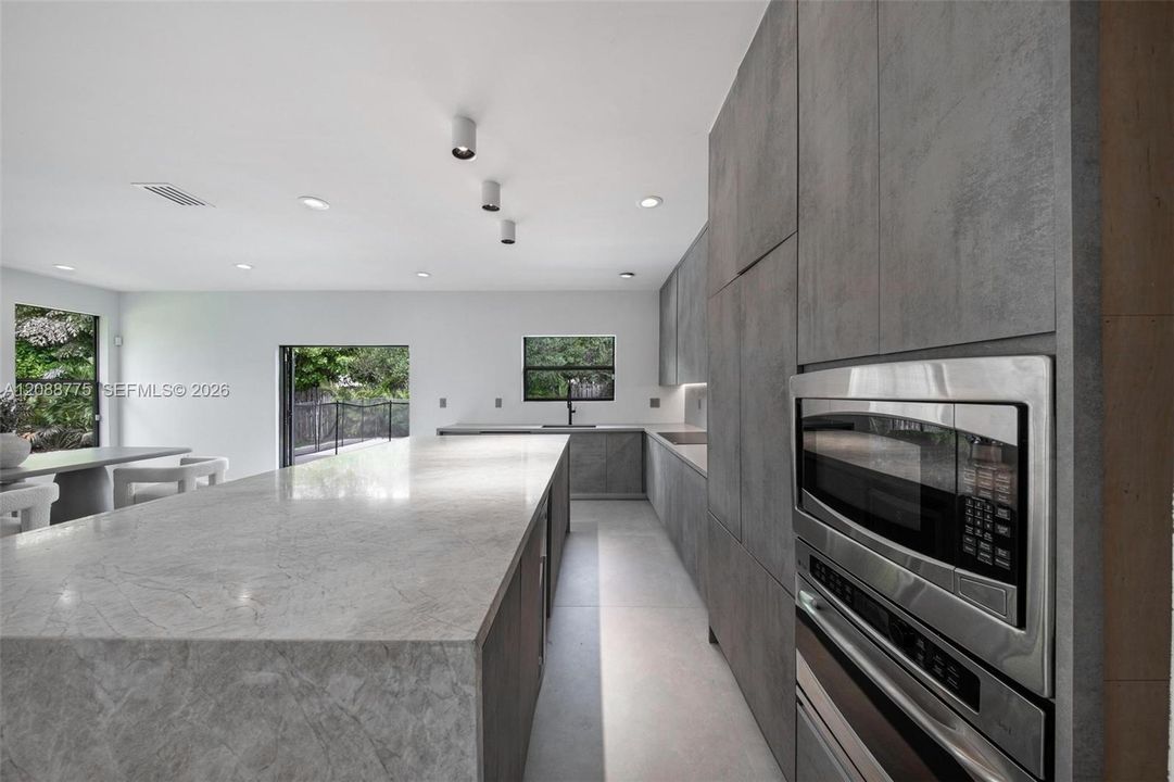 For Rent: $13,000 (4 beds, 2 baths, 2358 Square Feet)
