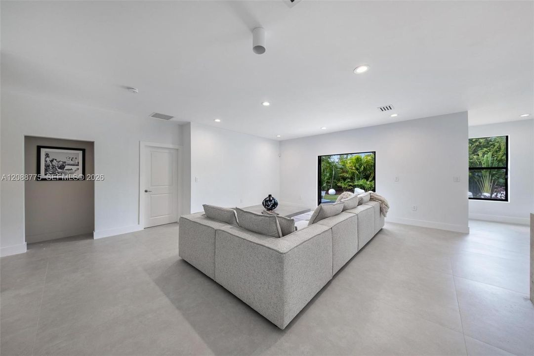 For Rent: $13,000 (4 beds, 2 baths, 2358 Square Feet)