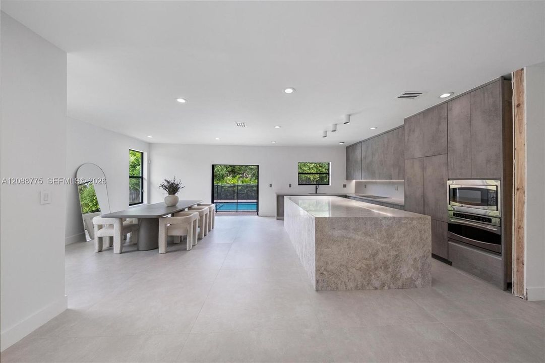 For Rent: $13,000 (4 beds, 2 baths, 2358 Square Feet)
