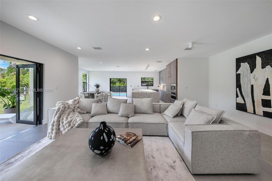 For Rent: $13,000 (4 beds, 2 baths, 2358 Square Feet)