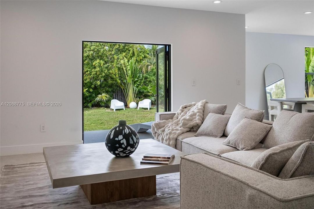 For Rent: $13,000 (4 beds, 2 baths, 2358 Square Feet)