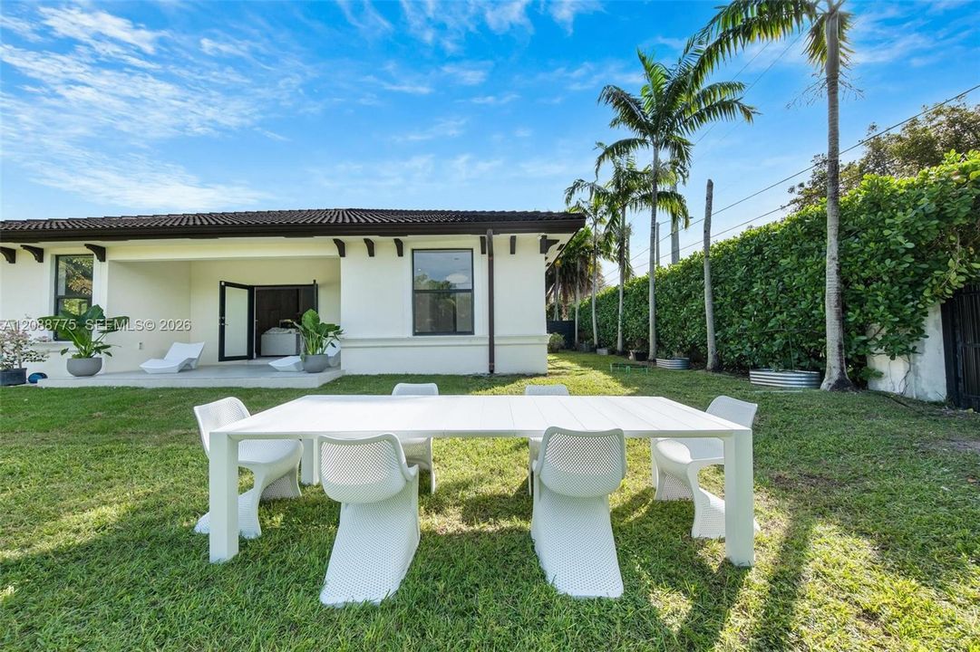 For Rent: $13,000 (4 beds, 2 baths, 2358 Square Feet)