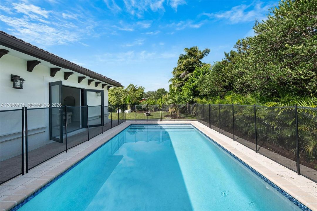 For Rent: $13,000 (4 beds, 2 baths, 2358 Square Feet)