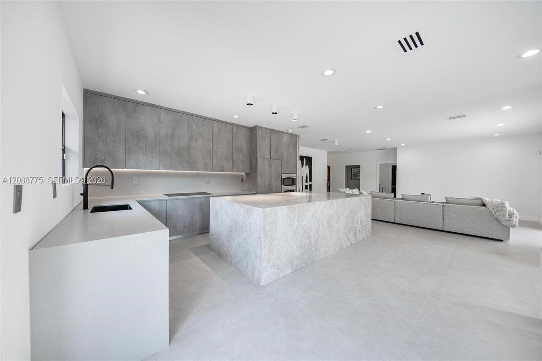 For Rent: $13,000 (4 beds, 2 baths, 2358 Square Feet)