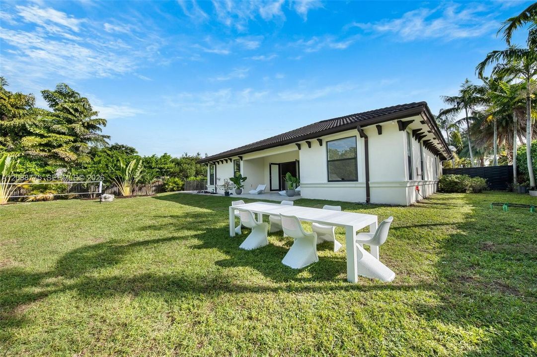 For Rent: $13,000 (4 beds, 2 baths, 2358 Square Feet)