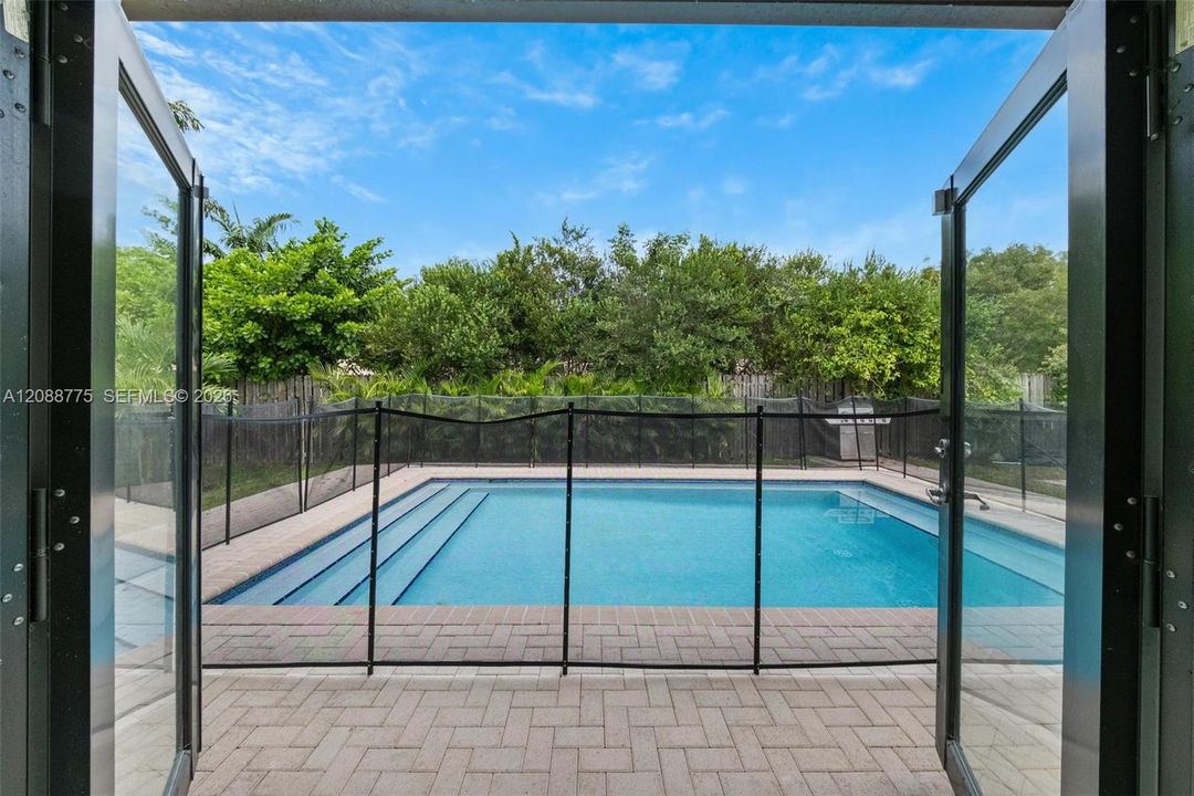 For Rent: $13,000 (4 beds, 2 baths, 2358 Square Feet)