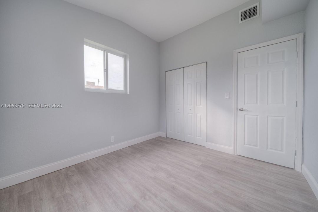 For Rent: $1,950 (3 beds, 1 baths, 650 Square Feet)