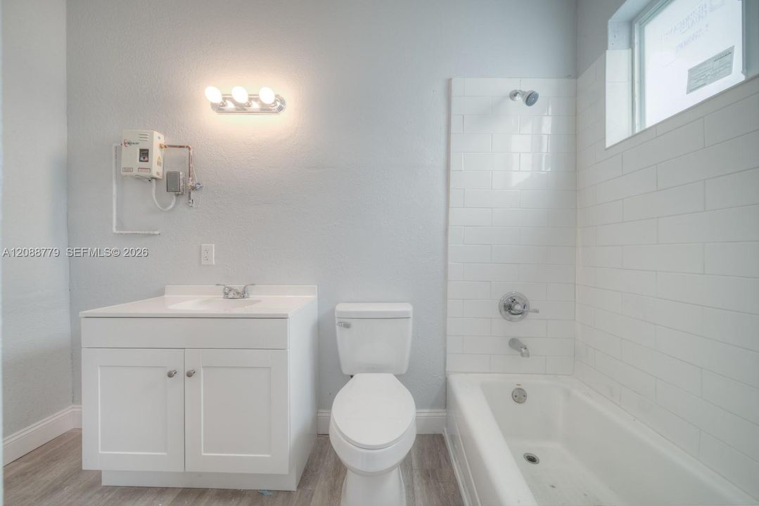 For Rent: $1,950 (3 beds, 1 baths, 650 Square Feet)