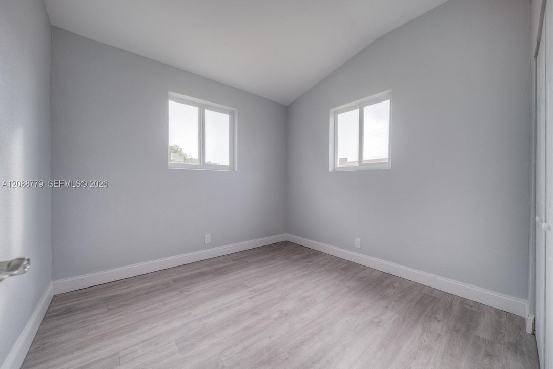 For Rent: $1,950 (3 beds, 1 baths, 650 Square Feet)